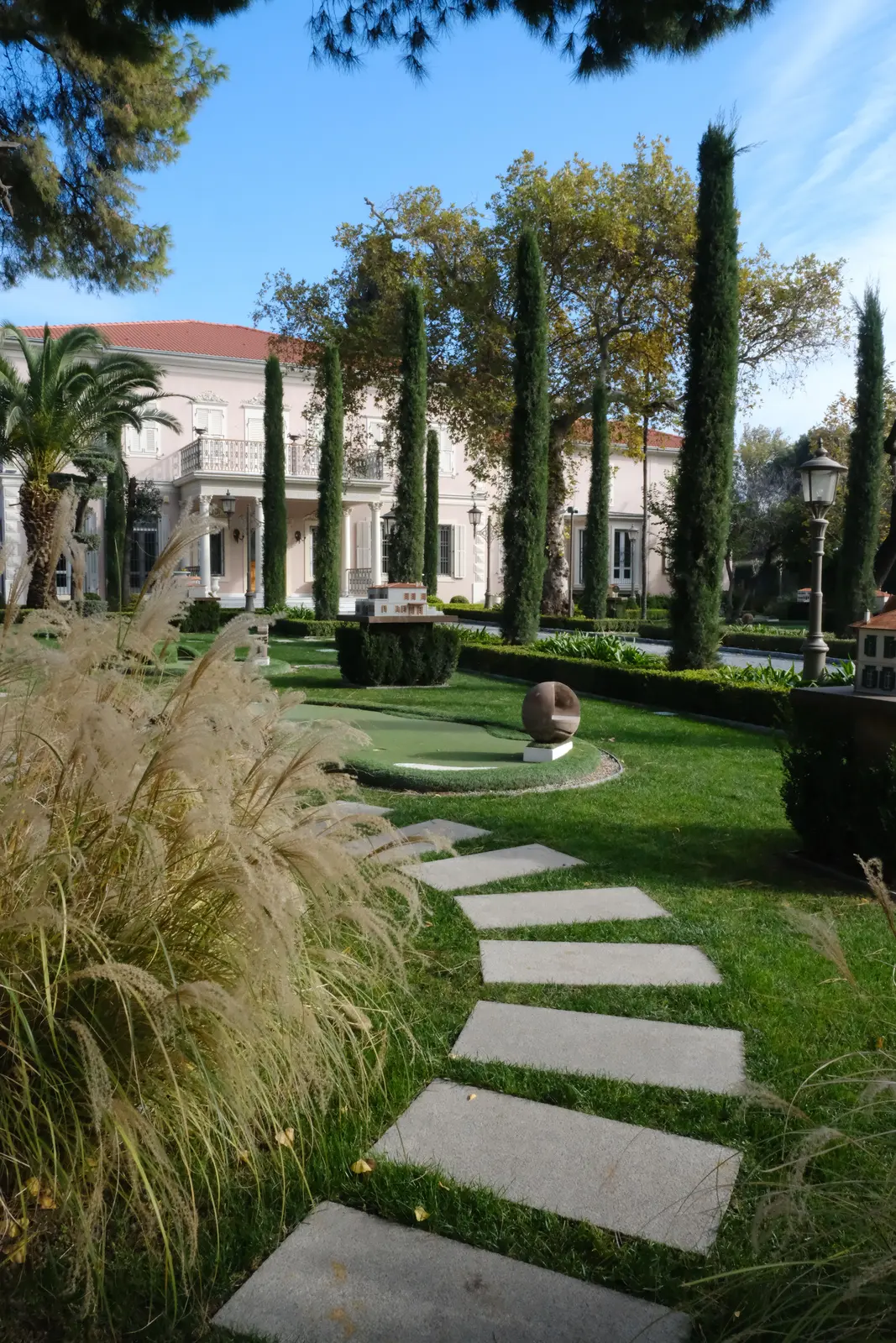 Large landscaped private garden